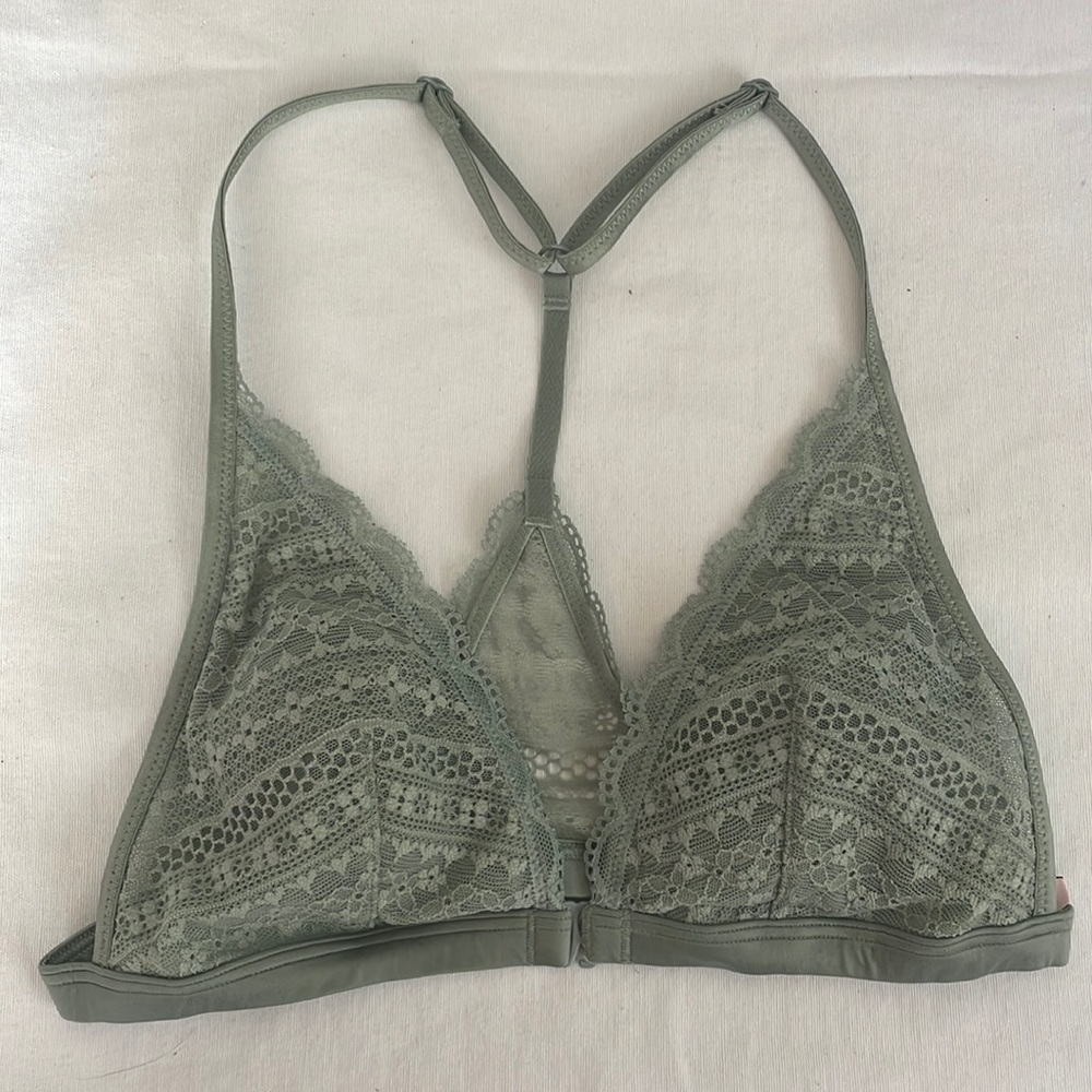 Victoria’s Secret Front Clasp Lacy Bralette - Size S